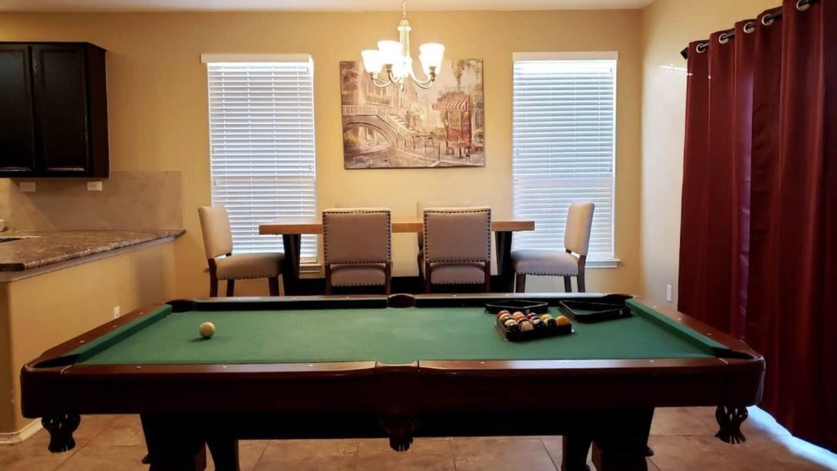 Southside House | Spacious 2 Story Corner Home (Lackland AFB BMT)