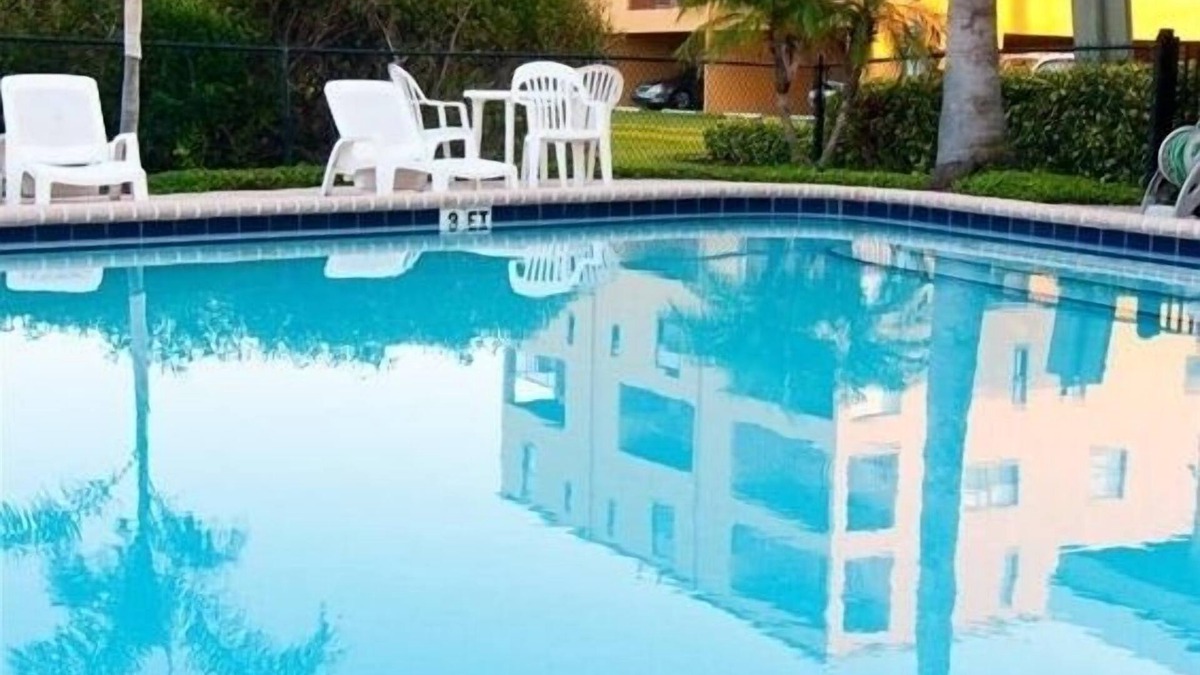 Treasure Island Condo | Spacious 2 story condo, clean decor 3BR, 2.5 BA. 2 Floors, Pool Waterfront