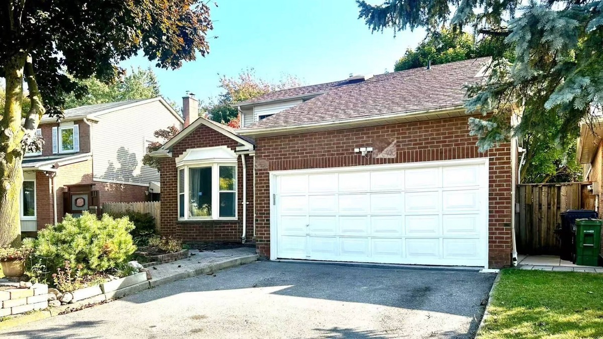 Milliken Villa | Spacious （238 sq meters）5-bedroom villa in fabulous Toronto with free parking