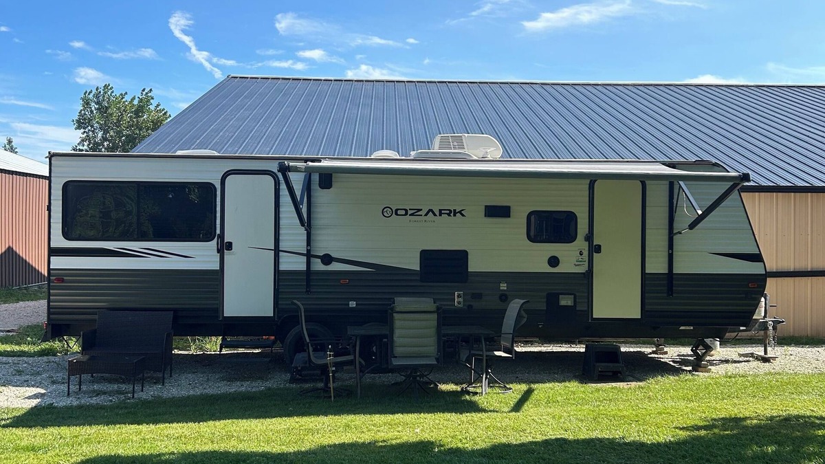 Salem Lakes House | Spacious 27’ RV on horse farm