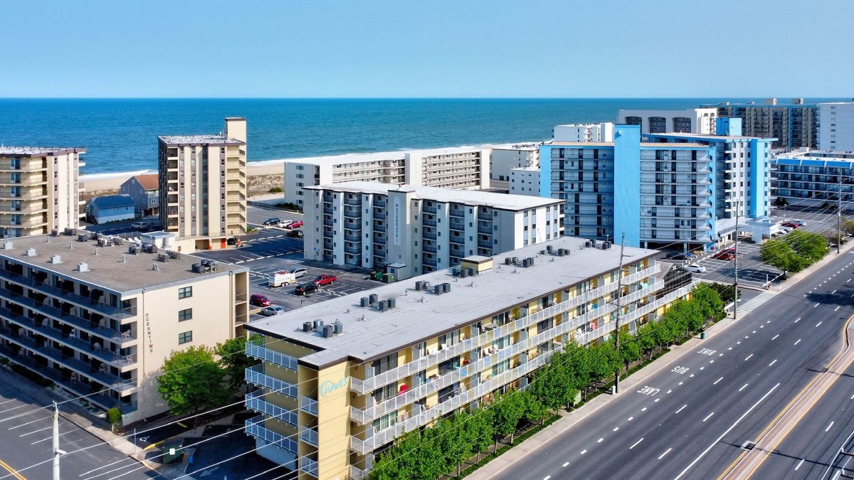Montego Bay Condo | Spacious 2B/2B condo just steps from the beach. Sleeps 9 comfortably