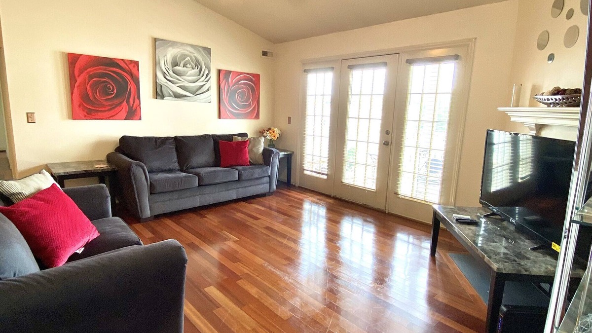 Greensboro Condo | Spacious 2bd Condo in the center of Greensboro!