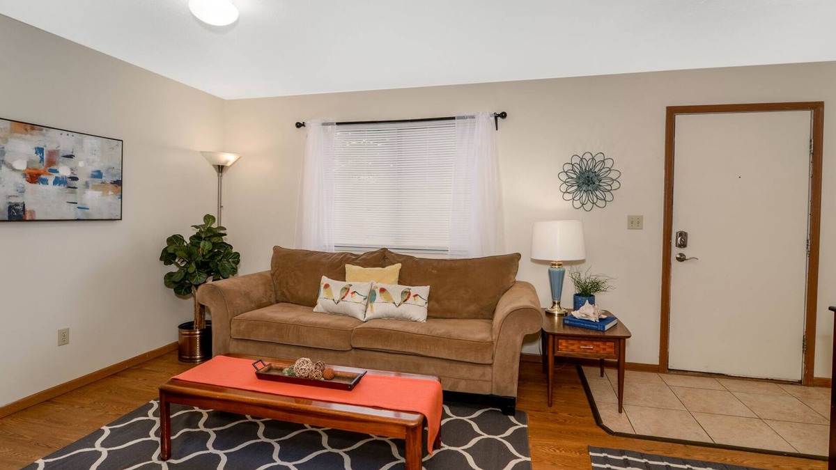 Akron Apartment | Spacious 2Bd Perfect for Traveling Professionals!