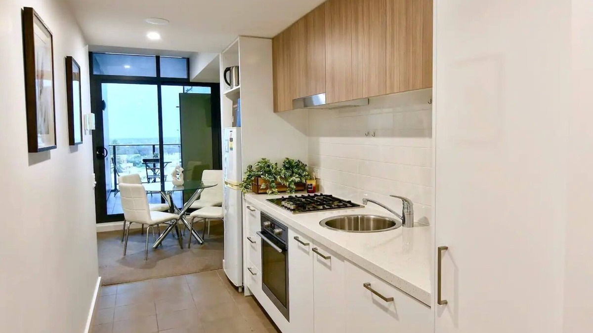Adelaide Central Business District Apartment | Spacious 2bed Apt With Netflix+wifi +pool+bbq+