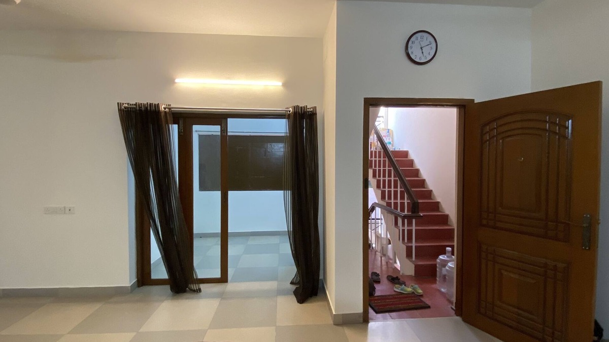Mylapore Tiruvallikk Apartment | Spacious 2bhk in Tiruvanmiyur - 5min from beach