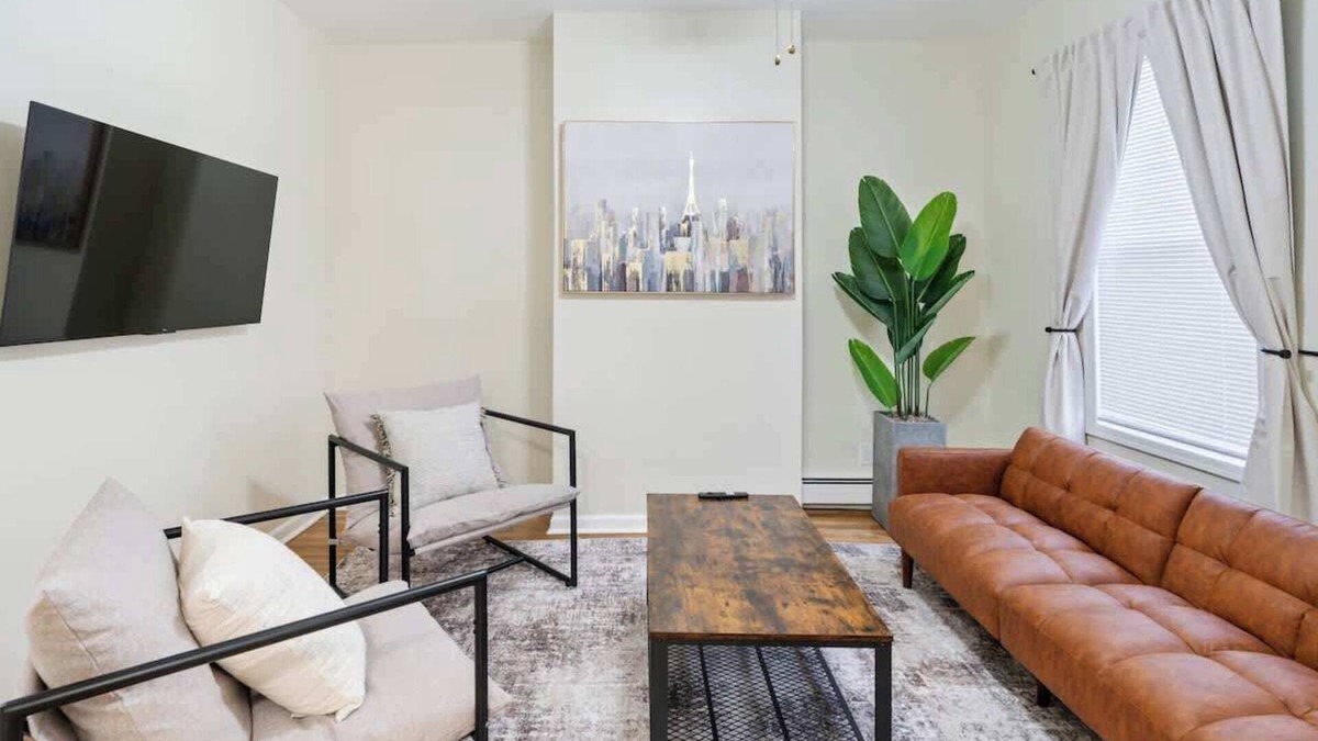 North Bergen Apartment | Spacious 2BR | 15m to Times Square | Free Parking