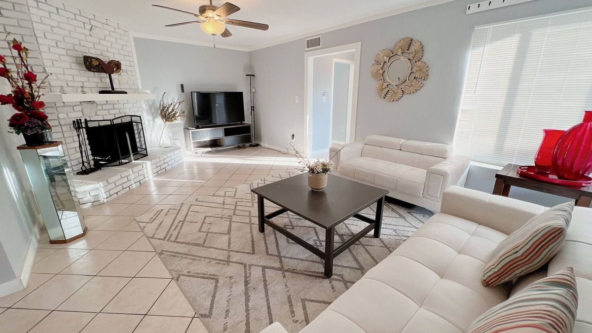 Rowland Heights House | Spacious 2BR 1Bath Max 6 people 20 mins to Disneyland in Rowland Heights
