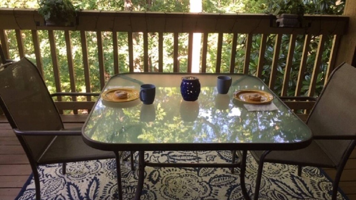 Salem Condo | Spacious 2BR/2.5 BA condo steps to lake, DOG FRIENDLY!