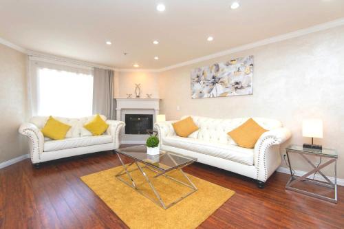 Rossmoyne Apartment | Spacious 2BR/2.5BA + Game Room