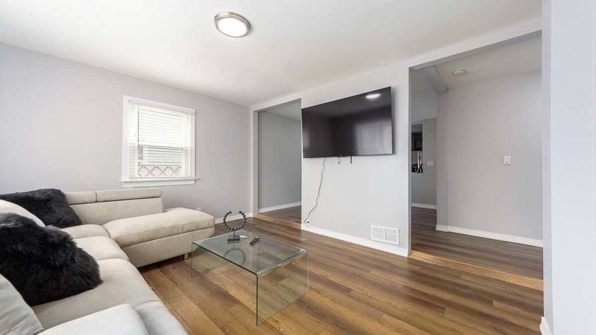 Floral Park Apartment | Spacious 2BR/2BA Elmont Apt – Private Entry