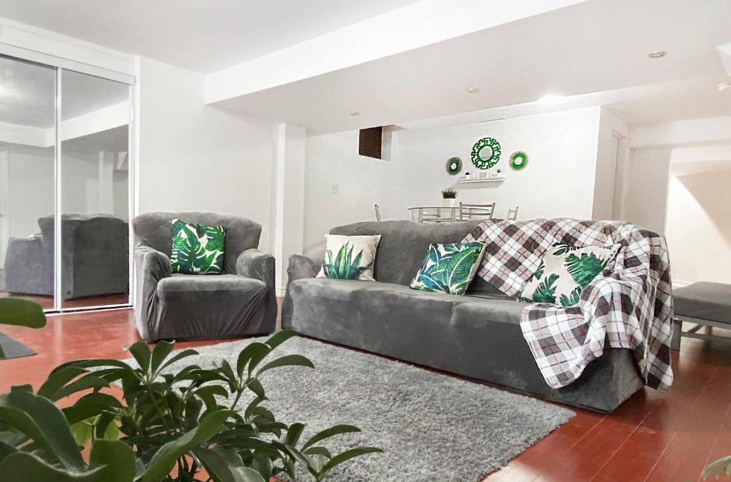 Churchill Meadows House | Spacious 2BR Apartment, Large Kitchen, Parking Included