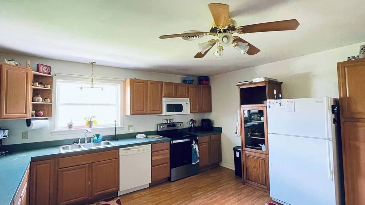 Quincy Apartment | Spacious 2BR Apt – Families, Couples & Business Travelers
