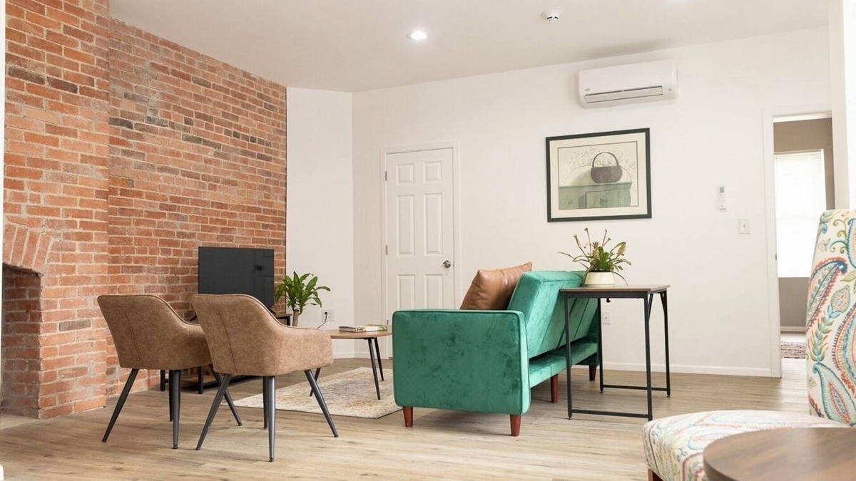 Pittsburgh Apartment | Spacious 2BR Apt/Quiet area/Minutes from stadiums, museums, parks & more!