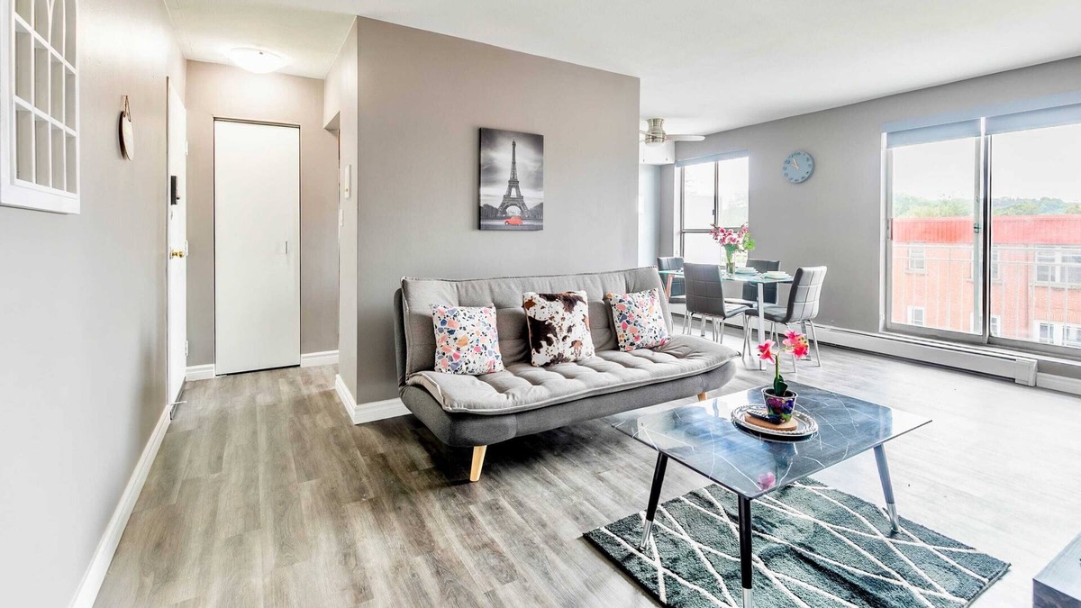 Rosedale Apartment | Spacious 2BR Apt with King bed - near DT Hamilton!