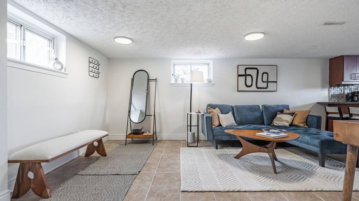 Lakeview Apartment | Spacious 2BR Bsmt Apt w/Free Parking