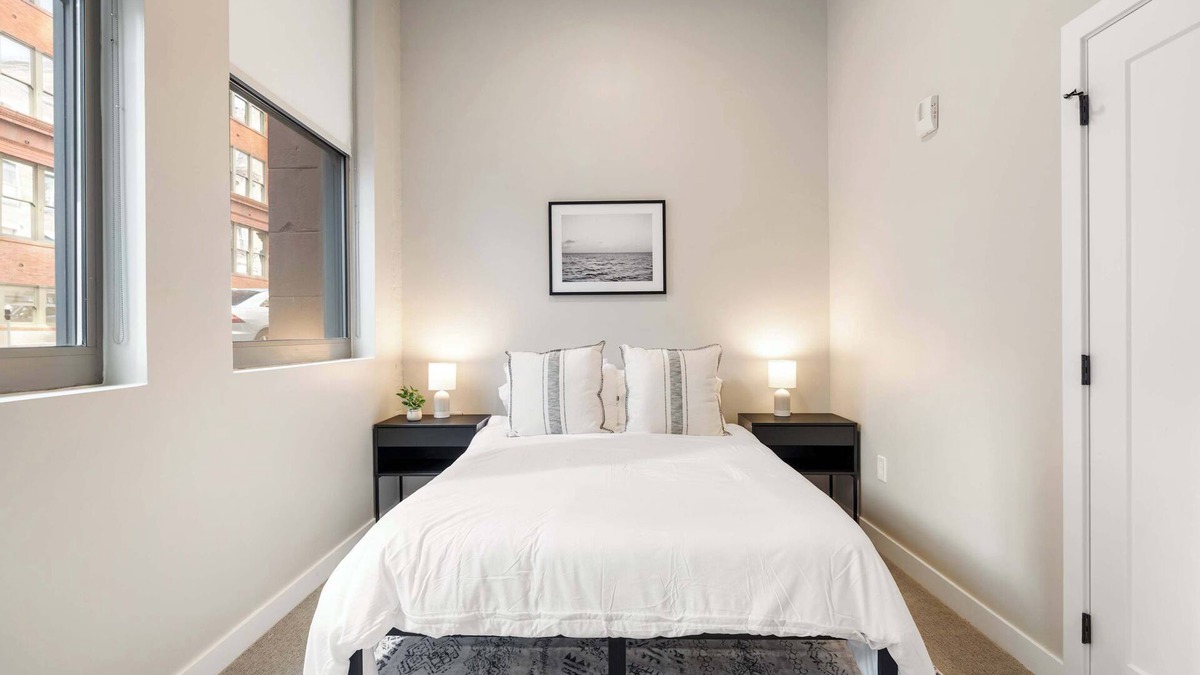Downtown Cincinnati Apartment | Spacious 2BR CozySuites | OTR Downtown #15