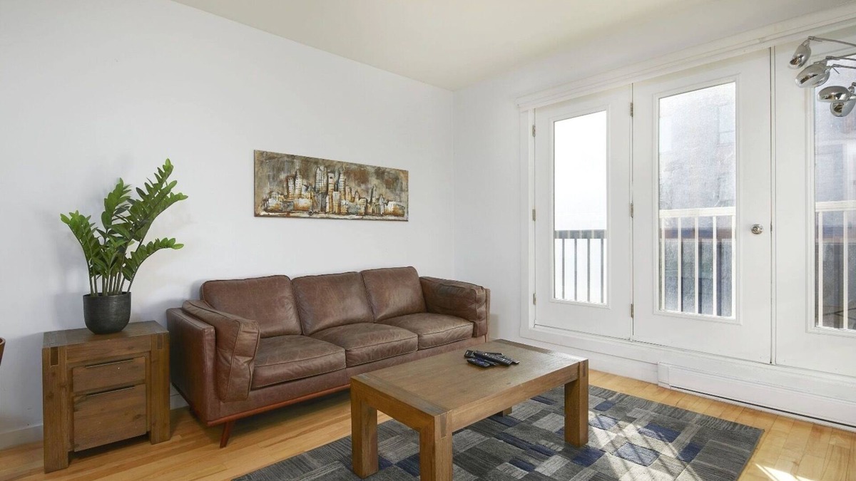 Quartier des Spectacles Apartment | Spacious 2BR Downtown Montreal | King + Queen Beds | High End Appliances