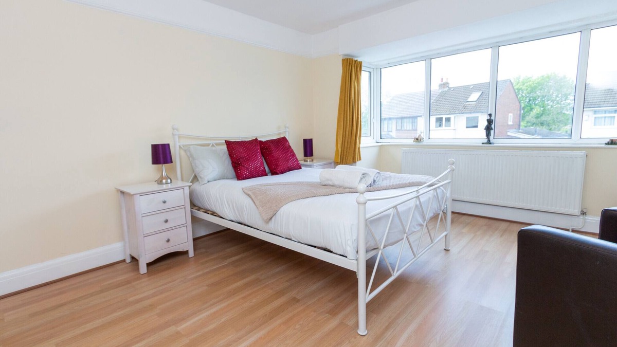Whitestake House | Spacious 2BR Home with Free Parking