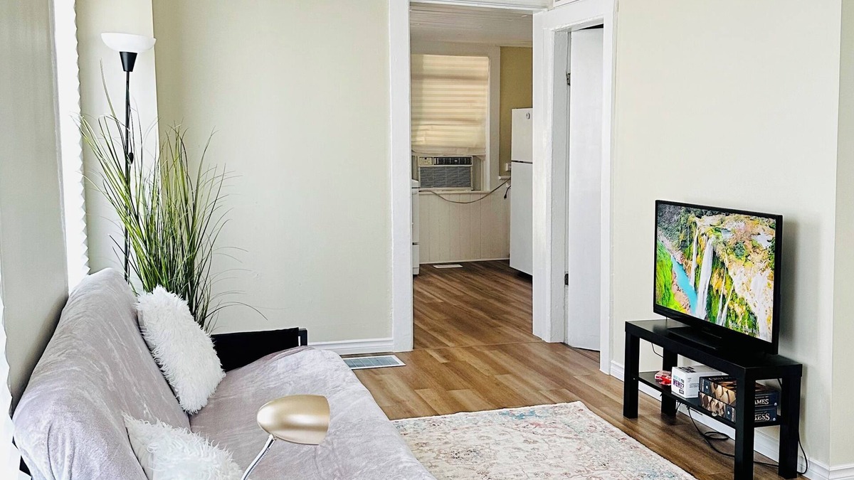 Peterborough House | Spacious 2BR House with Netflix, BBQ, and Patio Near City Centre