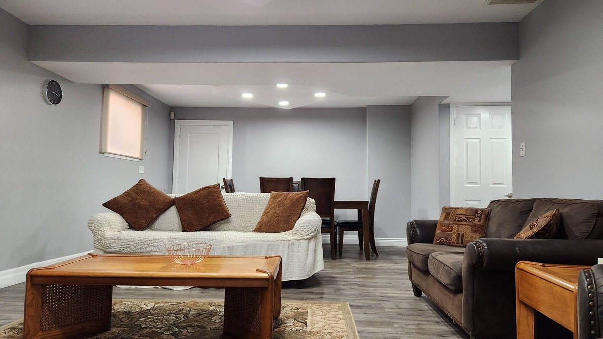 Windsor House | Spacious 2BR Private Suite & Entrance-Near Downtown & Bridge-Near Caesars & UOW