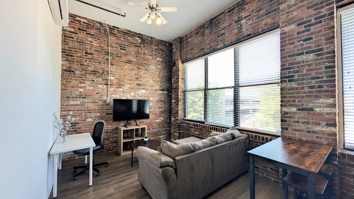Central West End Apartment | Spacious 2BR w/King Bed & Parking – Near BJC&SLU