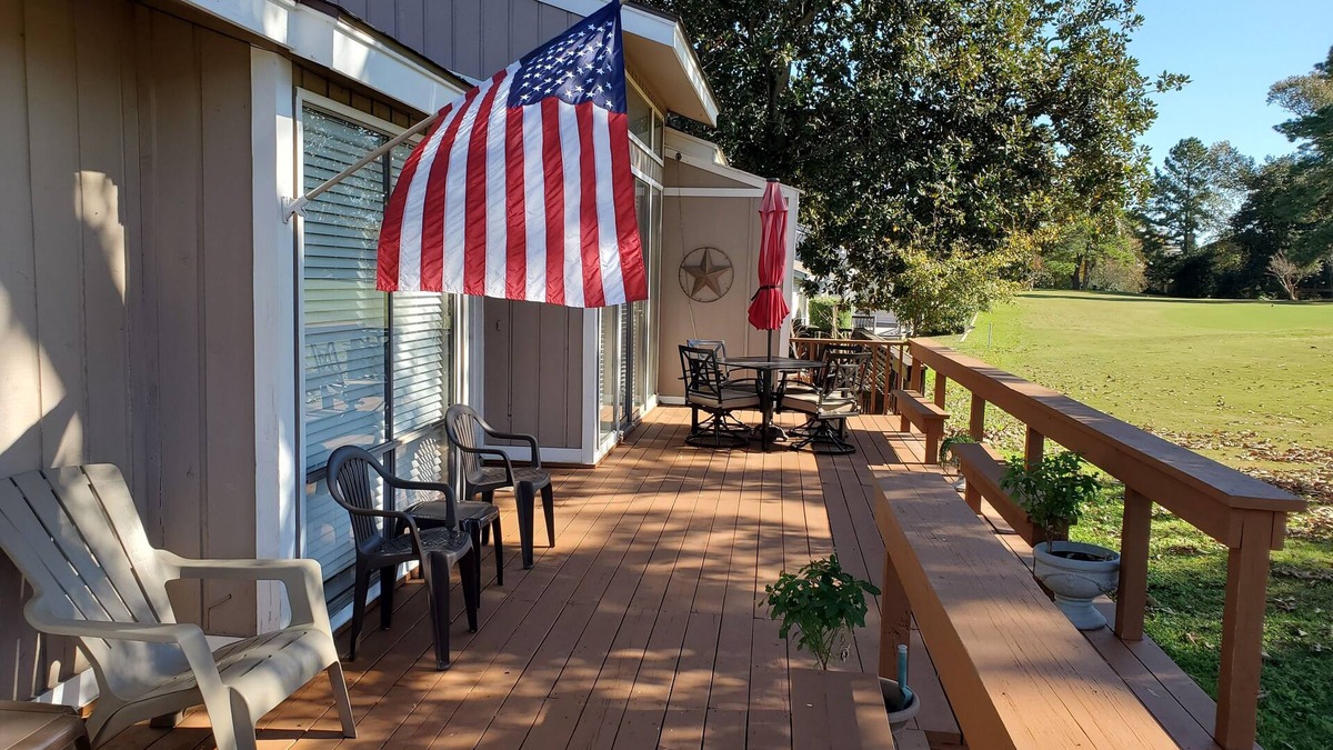 April Sound House | Spacious 3/2 on the 2nd green at April Sounds red golf course