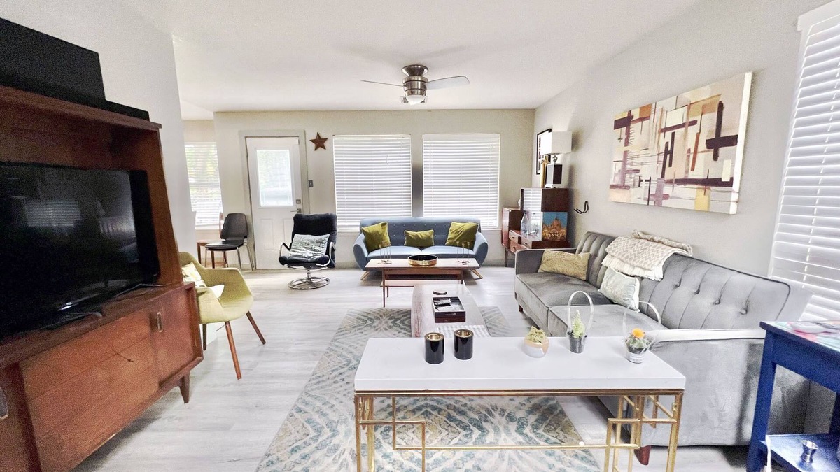 Parkwood House | Spacious 3/4 bed 3 bath house in S. Austin
