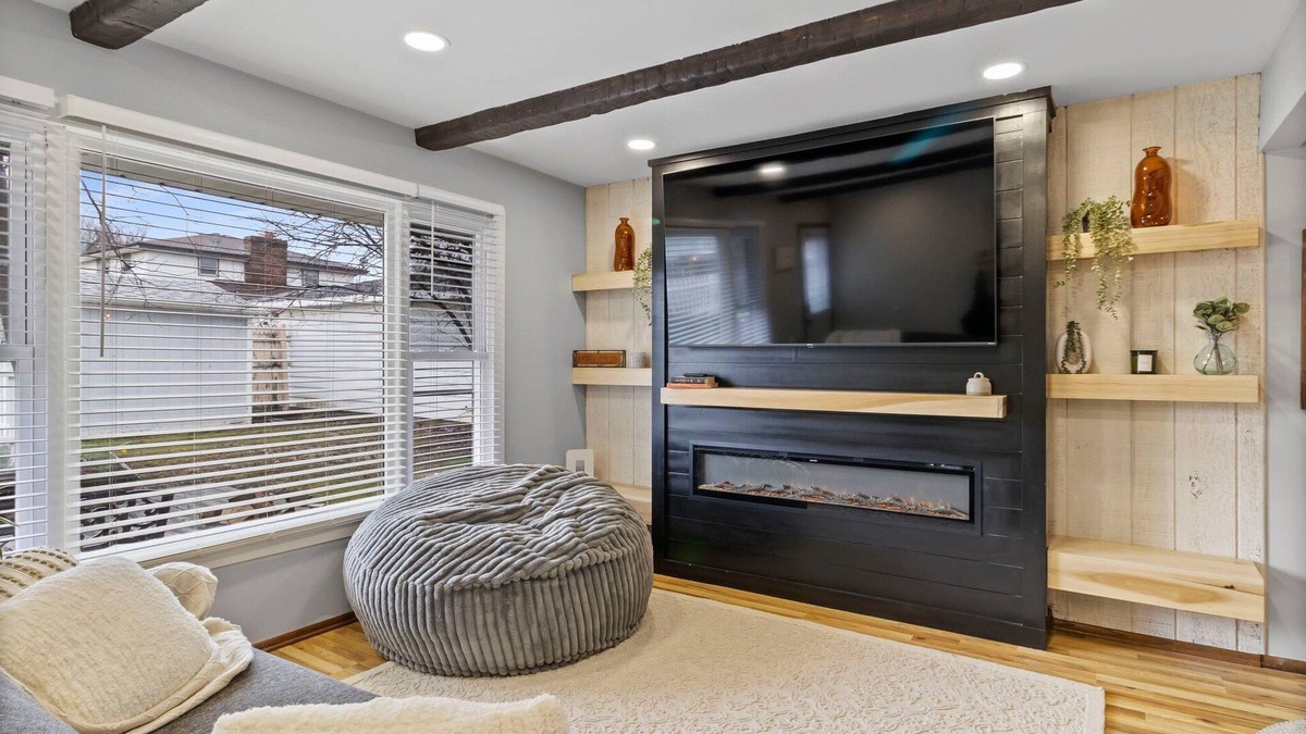 Milwaukee House | Spacious 3-BD Townhouse W/PKG 25M From Airport