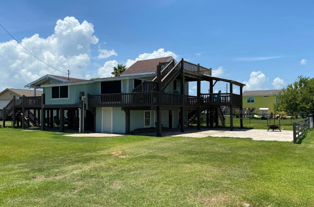 Crystal Beach House | Spacious 3 Bdr House w/ RV Hookup, Beach Access RD