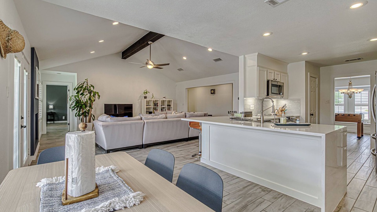 West Oak Hill House | Spacious 3-BDR Oasis w/Private Pool, Outdoor Kitchen—Ideal for Extended Stays!