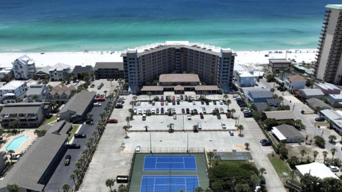 Crescent Beach Condo | Spacious 3-bedroom condo end unit with wrap around balconyn6th floor west view