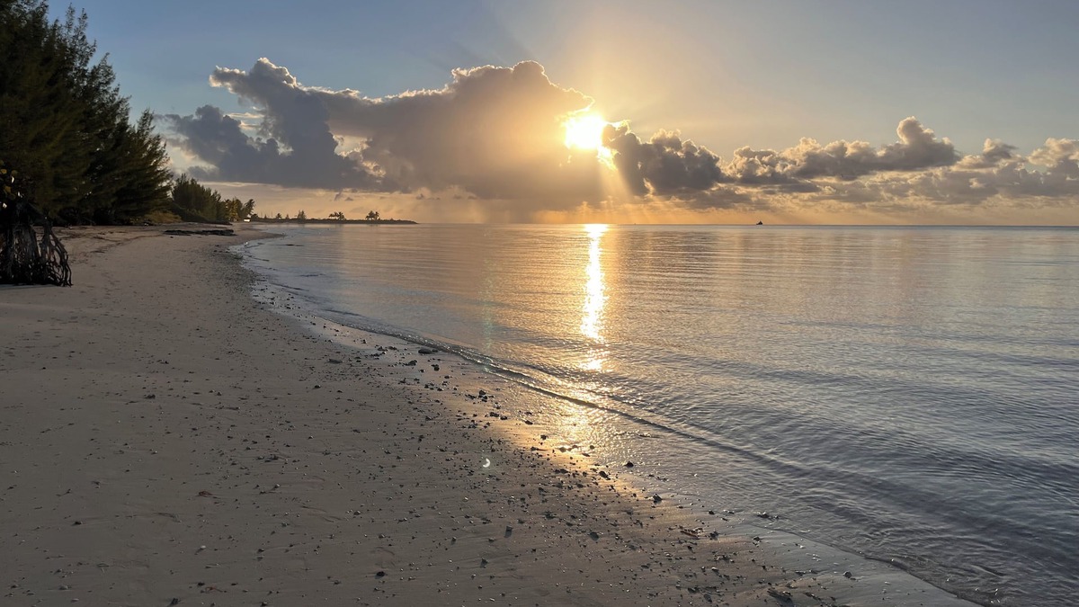 Freeport House | Spacious 3 Bed, 2 Bath Winter escape, near beach, includes car