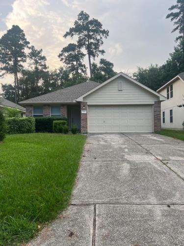 College Park House | Spacious 3 bed/2 bathroom House in Conroe, TX