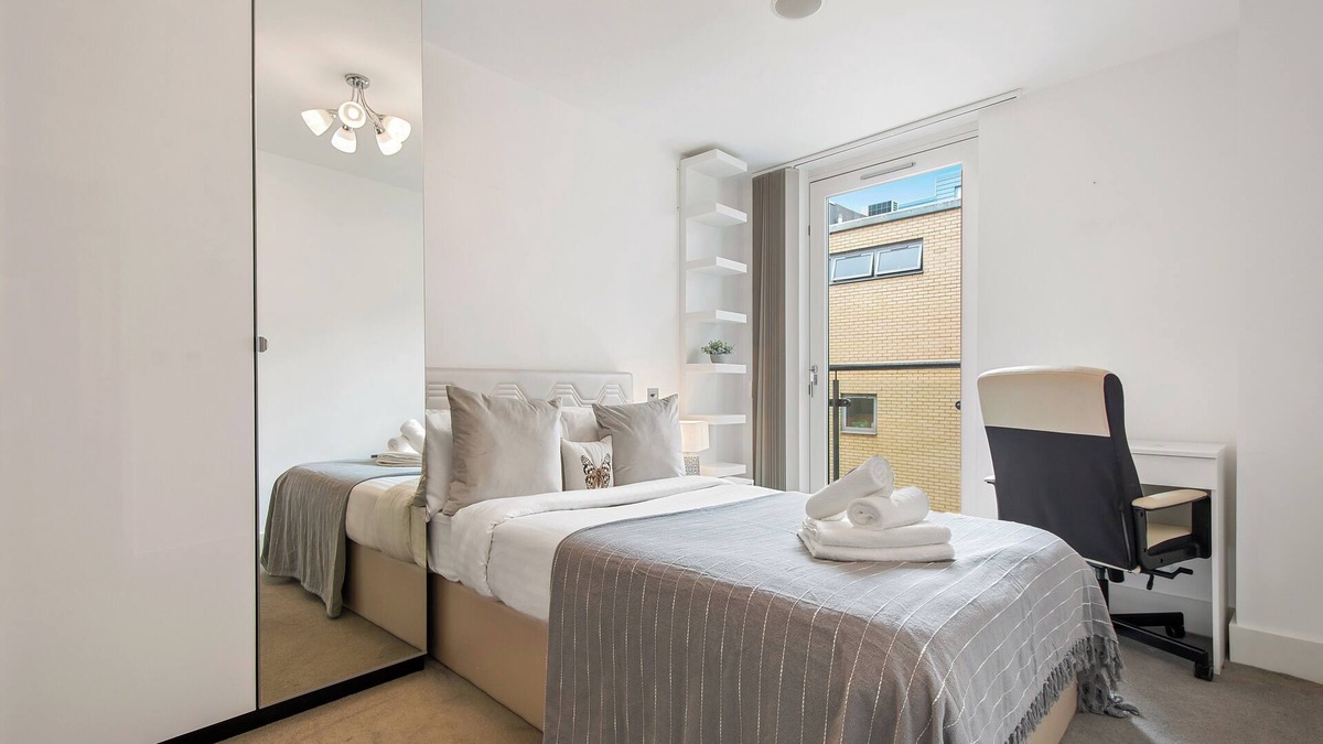 Hoxton West Apartment | Spacious 3 Bed Apartment in Angel