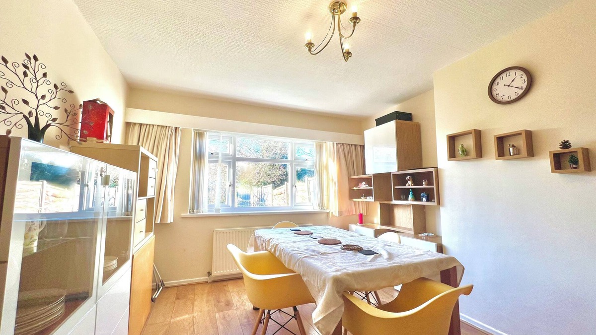 Chorlton-cum-Hardy House | Spacious 3-Bed Family Retreat w/Cozy Living, Garden & WiFi