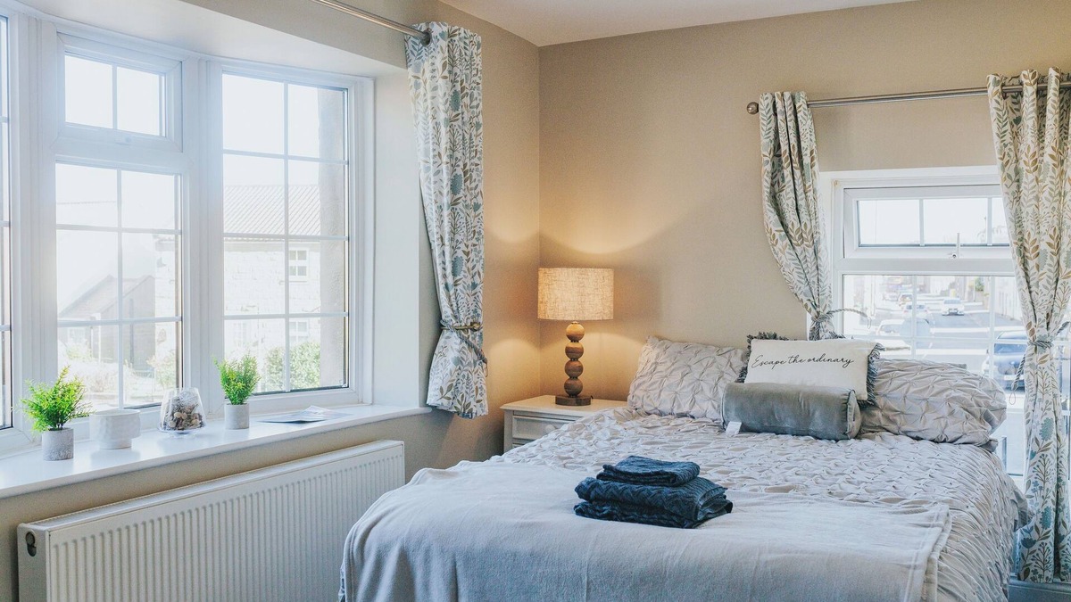 Spofforth Apartment | Spacious 3-Bed Flat | Sleeps 6 | Free Parking & Wi-Fi | Near Harrogate & Leeds