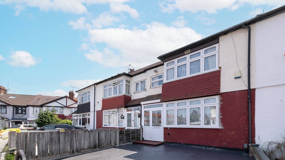 Haselbury House | Spacious 3-Bed (Sleeps 7) Home with Garden