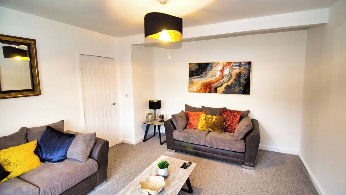 Ridgeway House | Spacious 3 Bed House - Newly Refurbished