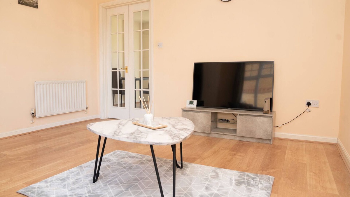 Ashford House | Spacious 3 Bed House In Ashford with En-Suite