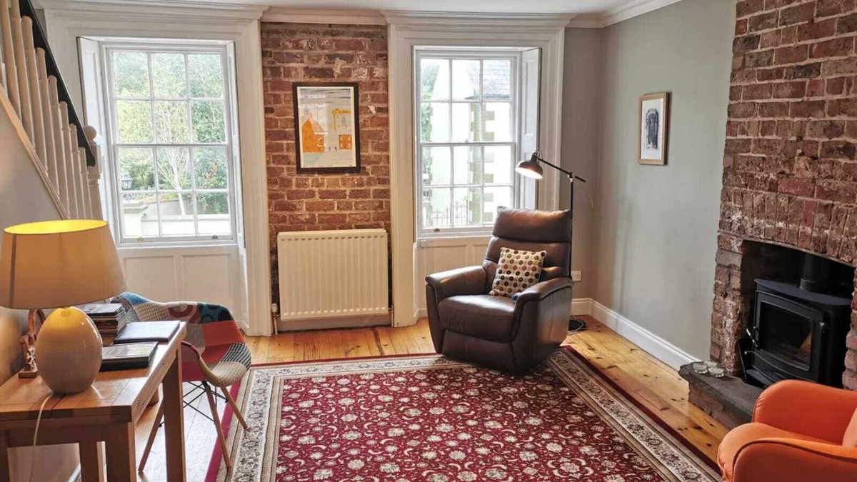 Hillsborough Apartment | Spacious 3 Bedroom Apartment in Hillborough, NI