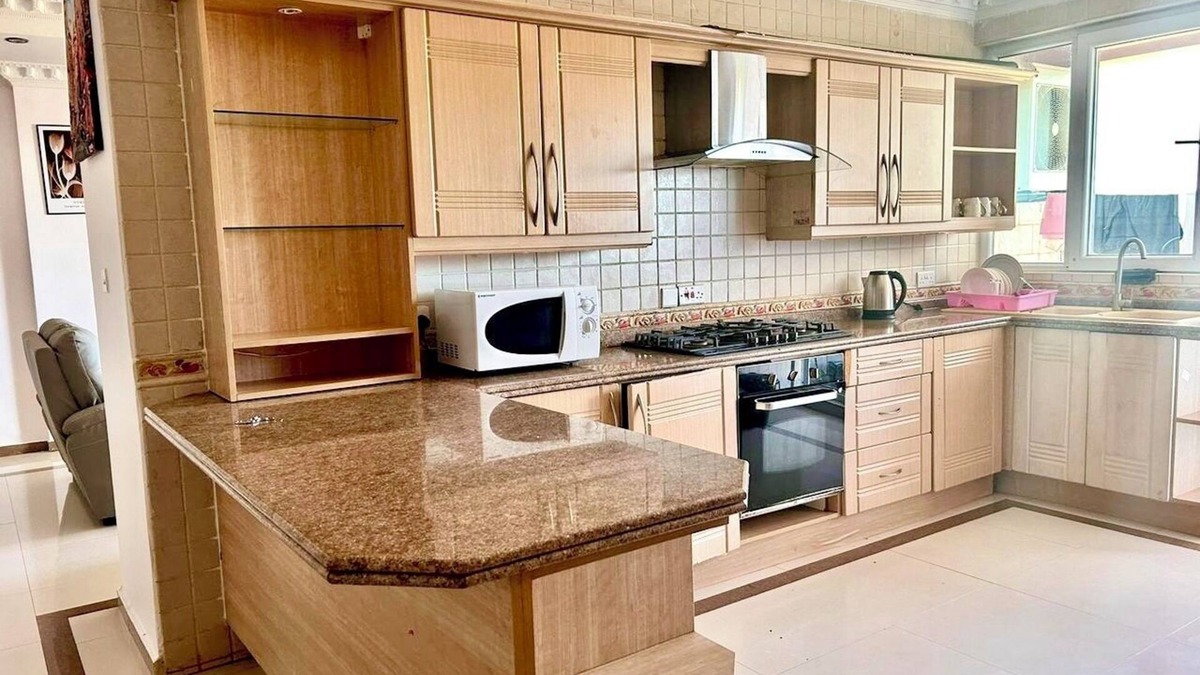 Masaki Apartment | Spacious 3-bedroom apartment in vibrant Dar es Salaam with WiFi AC Swimming pool