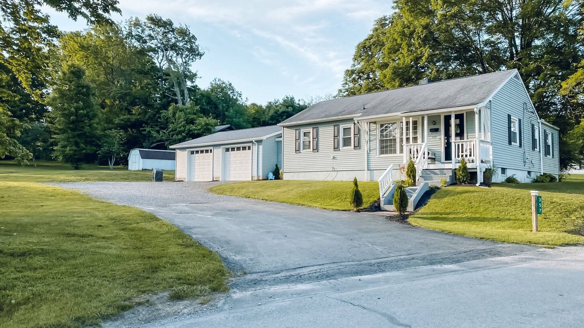 Slippery Rock House | Spacious 3 bedroom home with plenty of green space