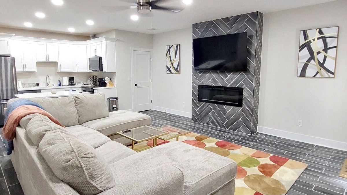 Stafford Apartment | Spacious 3-bedroom & 2 baths apartment for your Quantico & DC Stay with WiFi