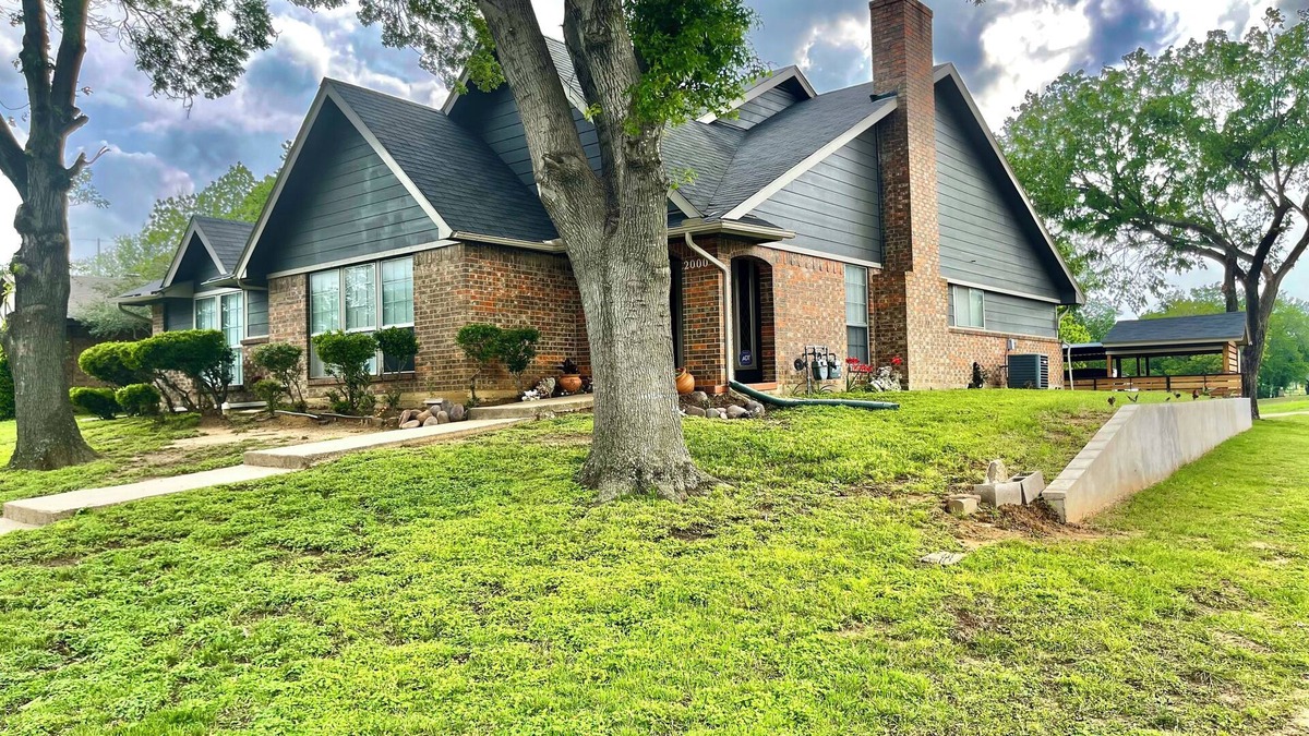 West Arlington House | Spacious 3-Bedroom 2-Bath Condo