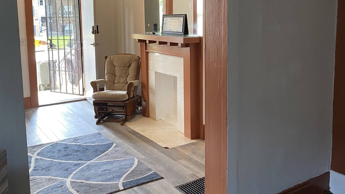Northside Apartment | Spacious 3 bedroom 2 baths 5 beds. Private parking. Downtown 5 miles away.