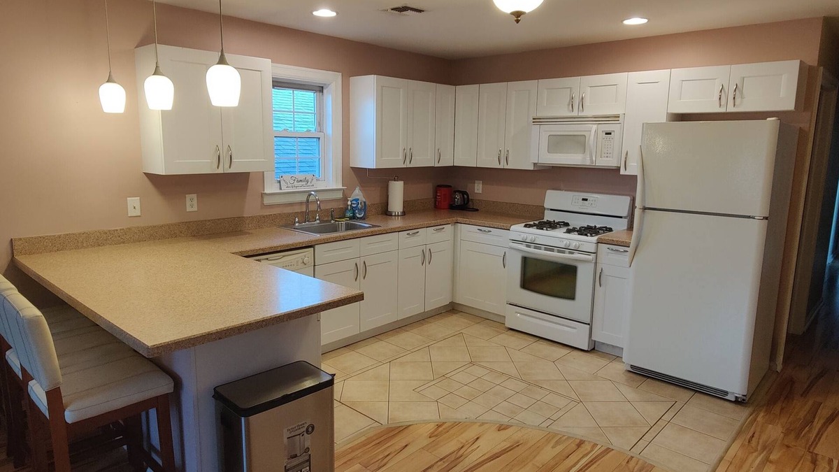 Constable Hook Apartment | Spacious 3 bedroom-2bathroom apt: 30 min from NYC