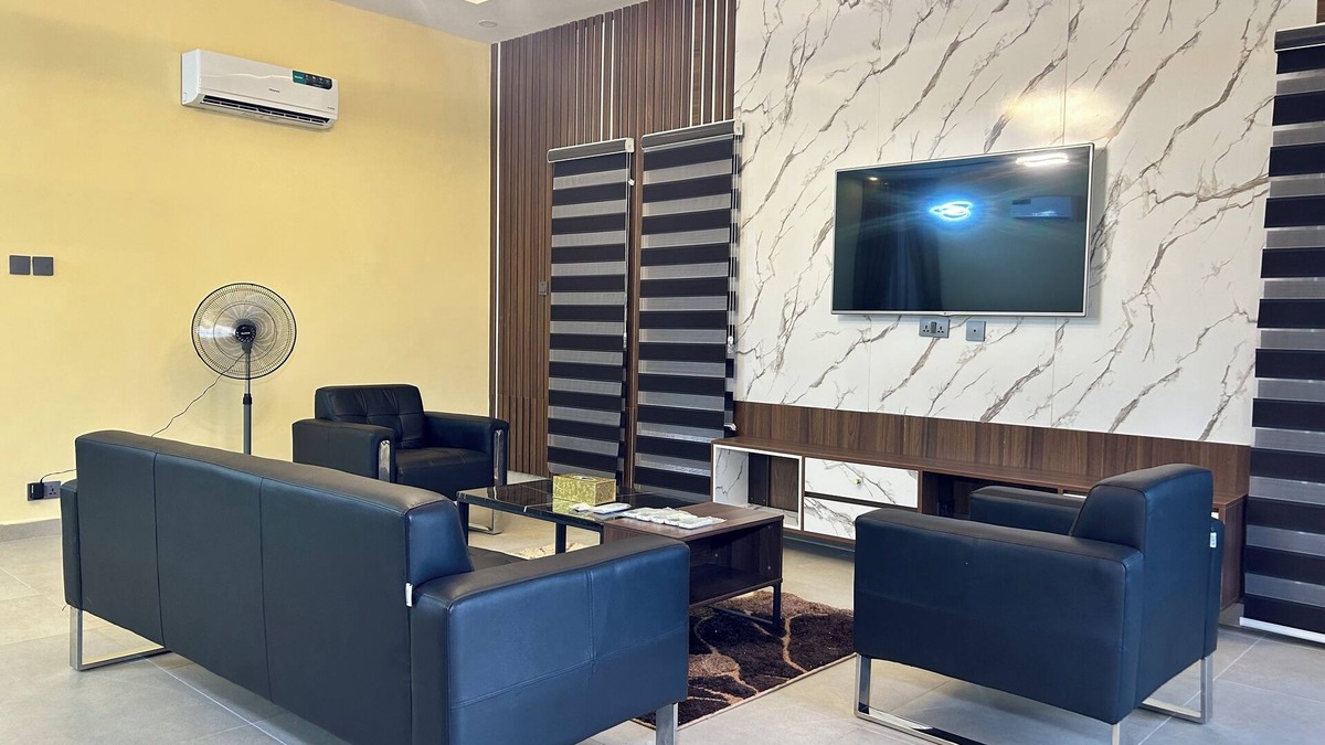 Utako Apartment | Spacious 3-bedroom apartment with AC and WiFi in vibrant Wuye Abuja
