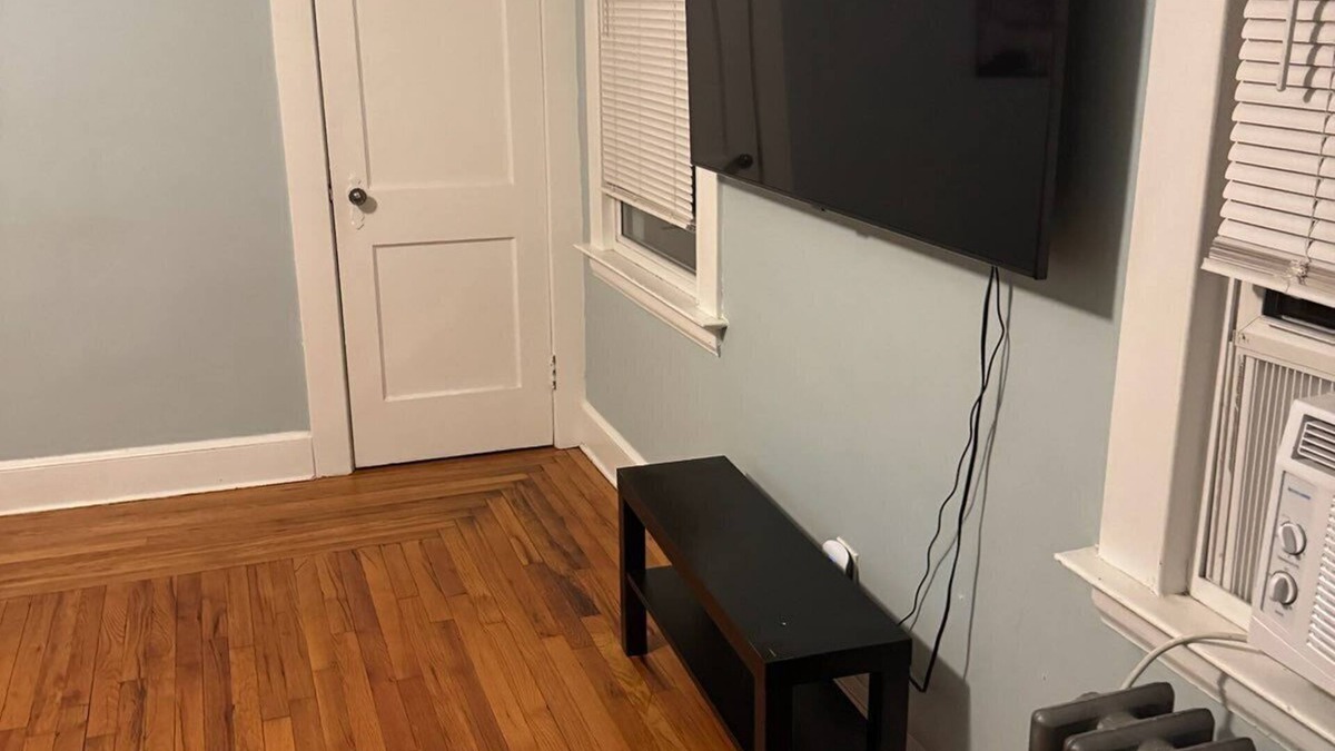 West New Haven Apartment | Spacious 3-bedroom apartment with WiFi, AC in fabulous New Haven