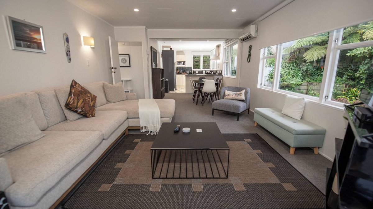 Tauranga Apartment | Spacious 3-bedroom apartment in Tauranga with partial inner harbour views