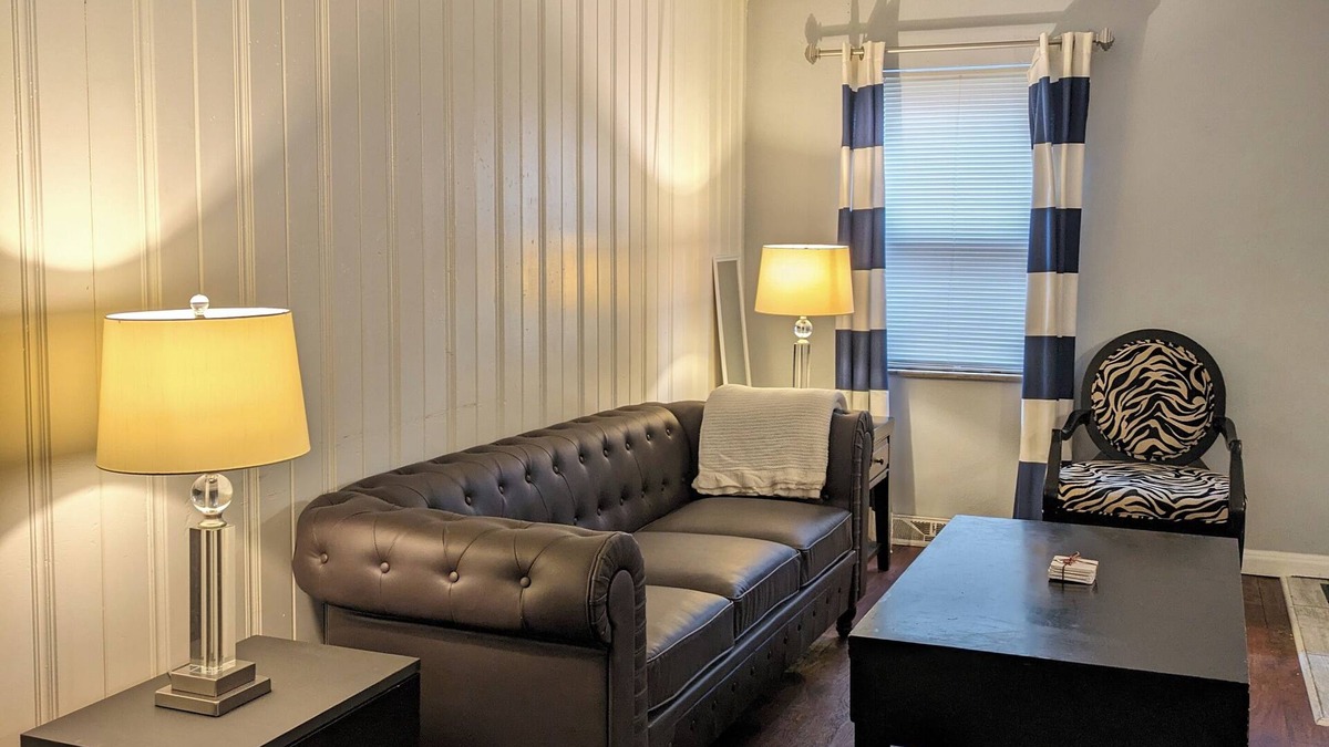 Weinland Park Apartment | Spacious 3-bedroom apartment close to OSU and the Short North/B